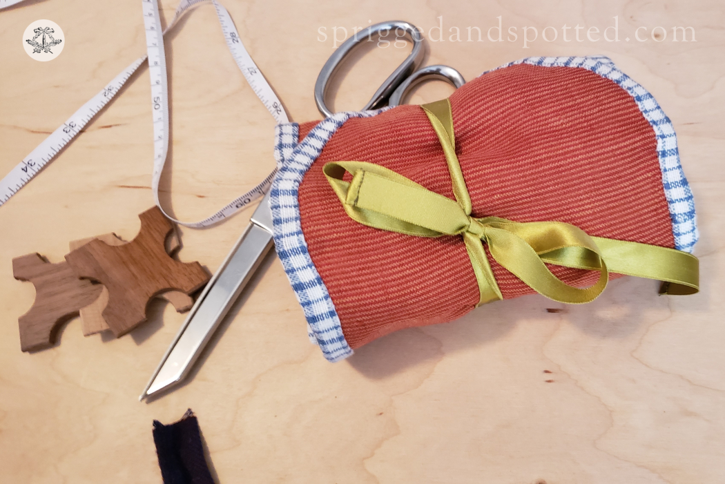 Project Log: How to Make an 18th Century “Housewife” Sewing Kit